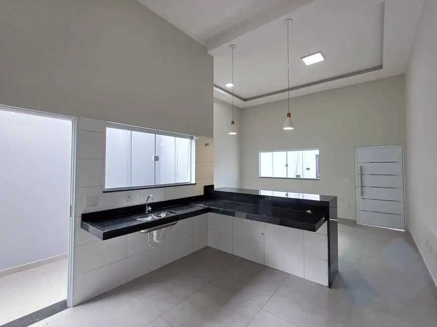 Foto 2 de Casa com 2 quartos à venda, 125m2 em Botucatu - SP