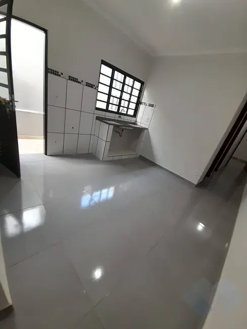 Foto 2 de Casa com 2 quartos à venda, 140m2 em Jardim Itamarati, Botucatu - SP