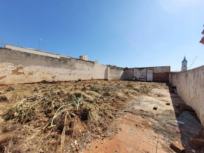 Foto 1 de Terreno / Lote à venda, 244m2 em Centro, Botucatu - SP