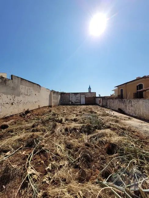 Foto 2 de Terreno / Lote à venda, 244m2 em Centro, Botucatu - SP
