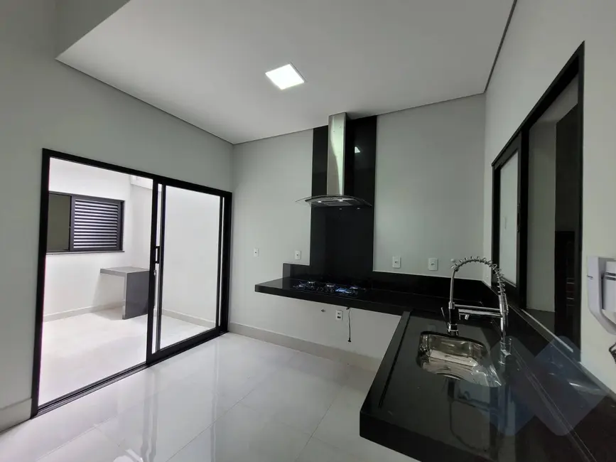 Foto 2 de Casa com 2 quartos à venda, 125m2 em Residencial Ouro Verde, Botucatu - SP