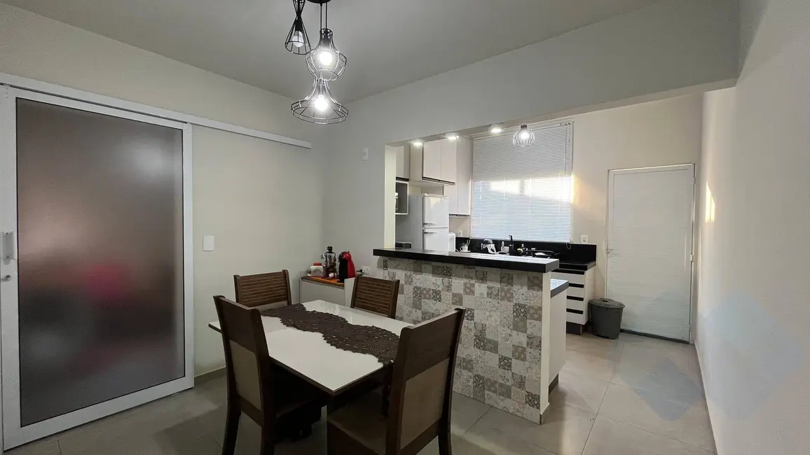 Foto 7 de Casa com 2 quartos à venda, 200m2 em Botucatu - SP