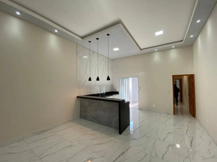 Foto 1 de Casa com 2 quartos à venda, 125m2 em Residencial Ouro Verde, Botucatu - SP
