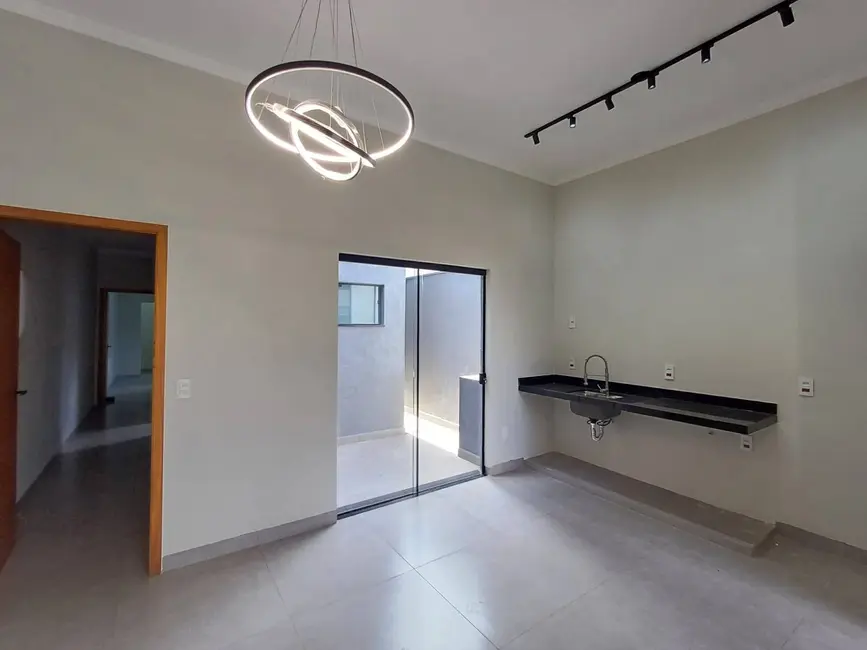 Foto 1 de Casa com 2 quartos à venda, 125m2 em Lívia, Botucatu - SP