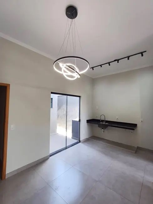 Foto 2 de Casa com 2 quartos à venda, 125m2 em Lívia, Botucatu - SP