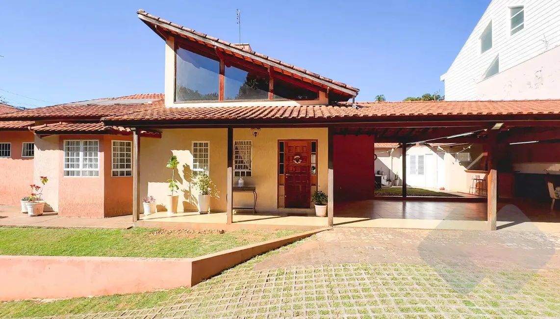 Foto 1 de Casa com 4 quartos à venda, 897m2 em Centro, Botucatu - SP