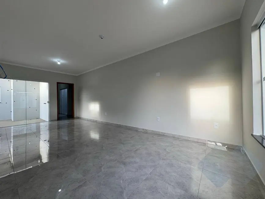 Foto 3 de Casa com 3 quartos à venda, 200m2 em Conjunto Habitacional Humberto Popolo, Botucatu - SP