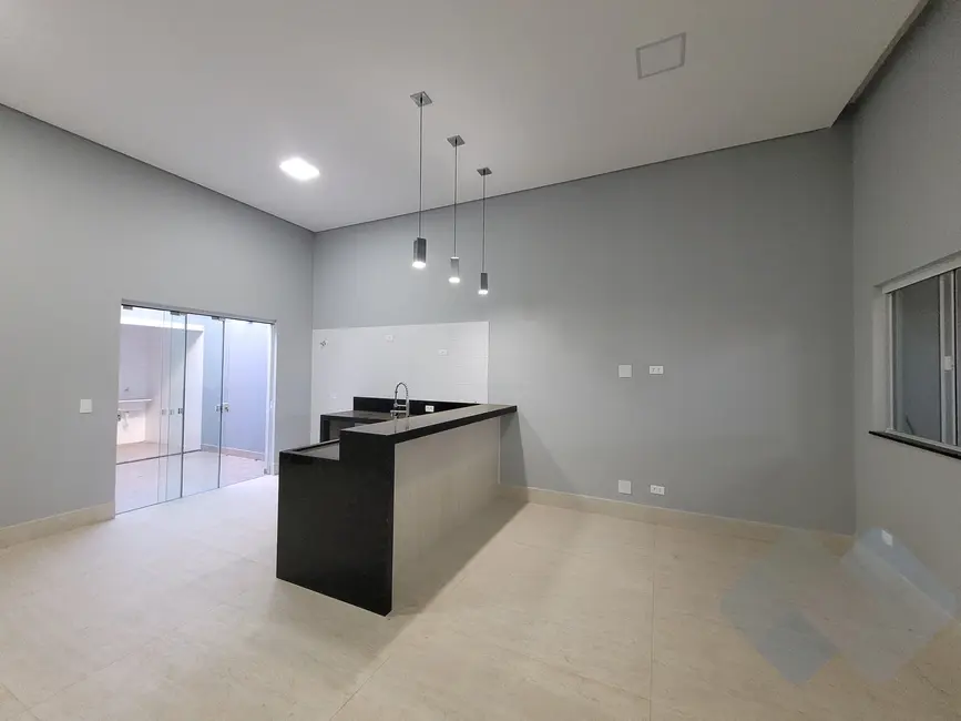 Foto 1 de Casa com 2 quartos à venda, 125m2 em Residencial Ouro Verde, Botucatu - SP