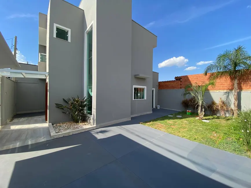 Foto 2 de Sobrado com 2 quartos à venda em Residencial Ouro Verde, Botucatu - SP