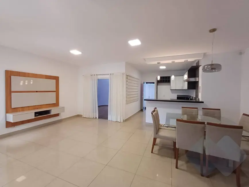 Foto 4 de Casa com 2 quartos à venda, 192m2 em Jardim Cambuí, Botucatu - SP