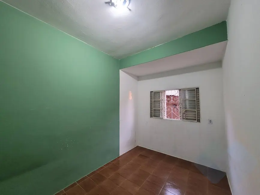 Casa com 2 quartos à venda, 200m2 em Botucatu - SP - imagem 6 Foto 6 de Casa com 2 quartos à venda, 200m2 em Botucatu - SP
