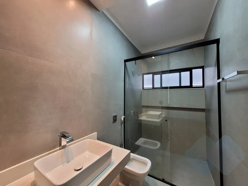 Casa com 3 quartos à venda, 250m2 em Residencial Ouro Verde, Botucatu - SP - imagem 8 Foto 8 de Casa com 3 quartos à venda, 250m2 em Residencial Ouro Verde, Botucatu - SP