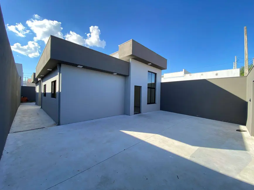 Foto 2 de Casa com 3 quartos à venda, 102m2 em Lívia, Botucatu - SP