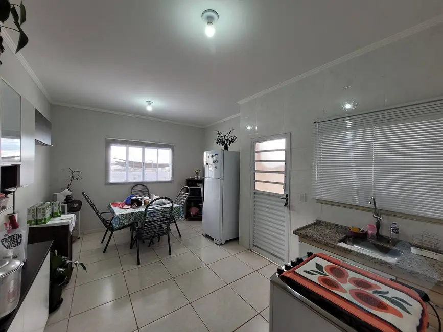 Foto 2 de Casa com 2 quartos à venda, 125m2 em Jardim Monte Mor, Botucatu - SP