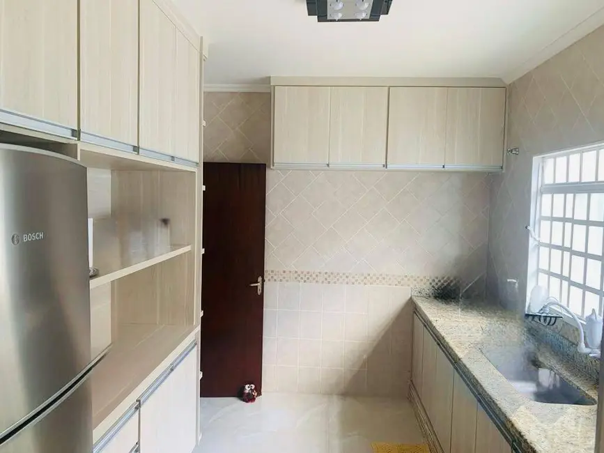 Foto 3 de Casa com 3 quartos à venda em Recanto Azul, Botucatu - SP