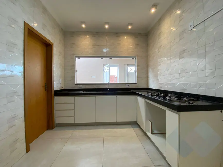 Foto 3 de Casa com 2 quartos à venda em Lívia, Botucatu - SP