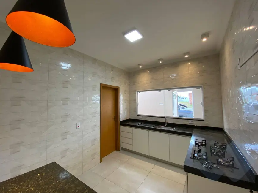 Foto 4 de Casa com 2 quartos à venda em Lívia, Botucatu - SP