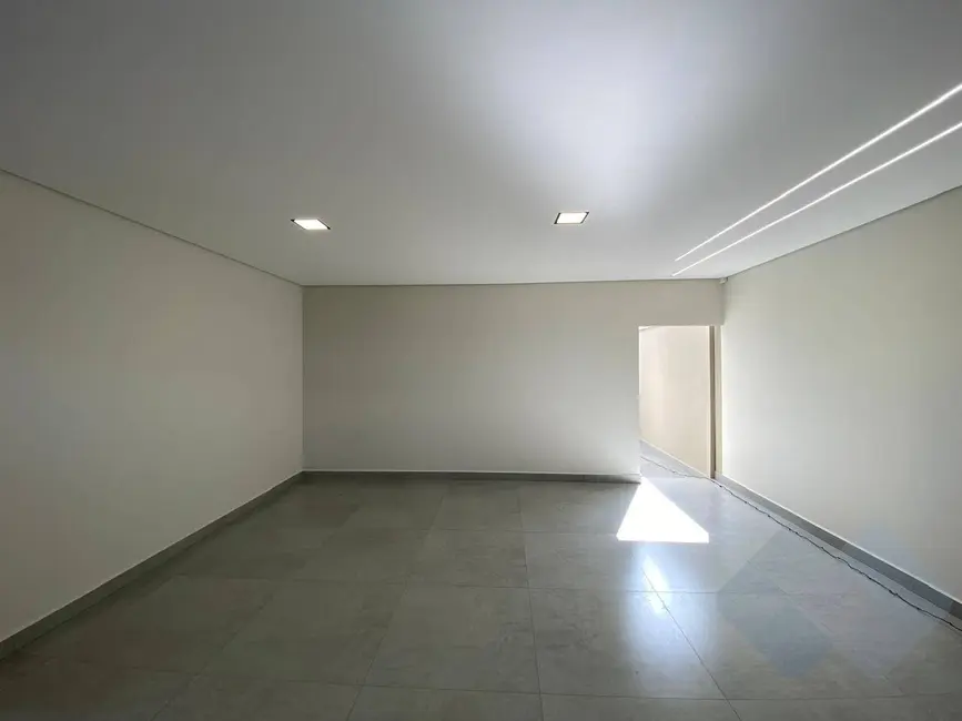 Foto 2 de Casa com 3 quartos à venda em Residencial Ouro Verde, Botucatu - SP