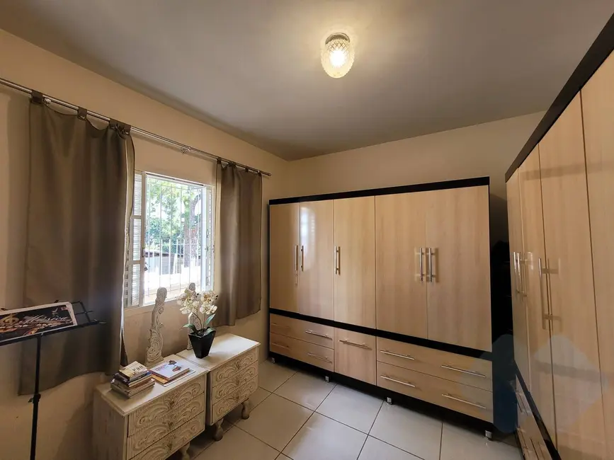 Foto 8 de Casa com 4 quartos à venda, 218m2 em Botucatu - SP