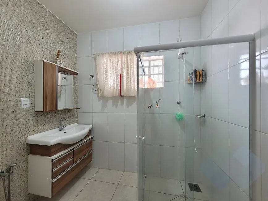 Foto 6 de Casa com 4 quartos à venda, 218m2 em Botucatu - SP