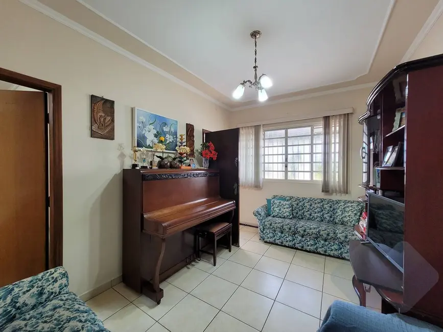 Foto 2 de Casa com 4 quartos à venda, 218m2 em Botucatu - SP