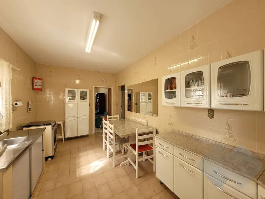 Foto 3 de Casa com 4 quartos à venda, 218m2 em Botucatu - SP