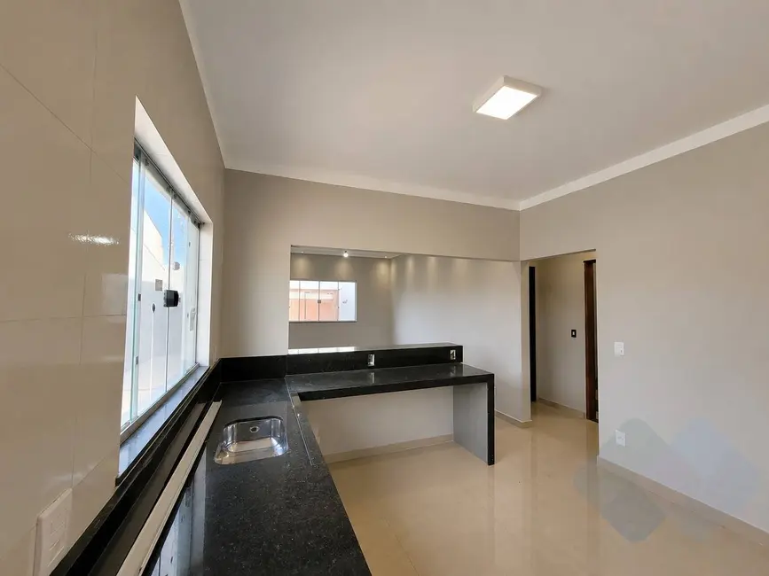 Foto 2 de Casa com 2 quartos à venda, 250m2 em Jardim Ypê, Botucatu - SP