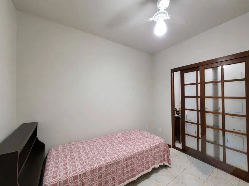 Casa com 3 quartos à venda, 250m2 em Vila Carmelo, Botucatu - SP - imagem 5 Foto 5 de Casa com 3 quartos à venda, 250m2 em Vila Carmelo, Botucatu - SP