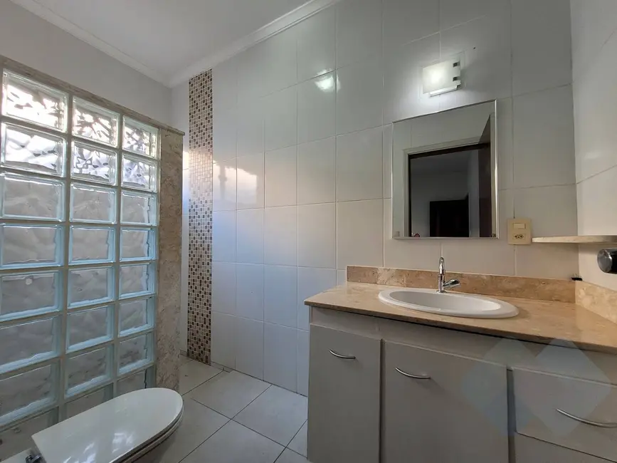 Casa com 3 quartos à venda, 250m2 em Vila Carmelo, Botucatu - SP - imagem 7 Foto 7 de Casa com 3 quartos à venda, 250m2 em Vila Carmelo, Botucatu - SP