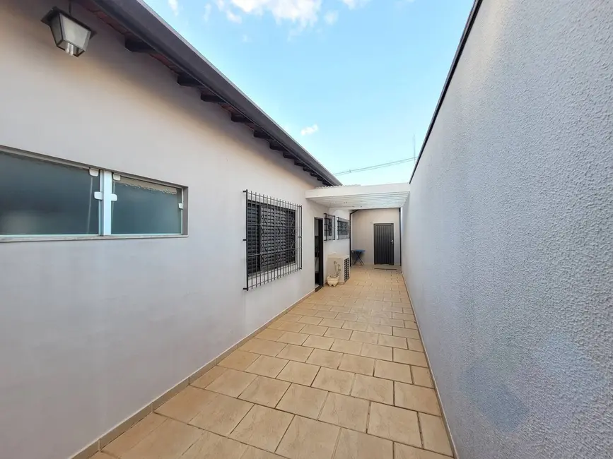 Casa com 3 quartos à venda, 250m2 em Vila Carmelo, Botucatu - SP - imagem 8 Foto 8 de Casa com 3 quartos à venda, 250m2 em Vila Carmelo, Botucatu - SP