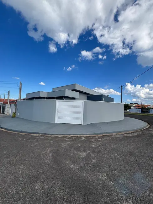 Foto 2 de Casa com 3 quartos à venda em Botucatu - SP