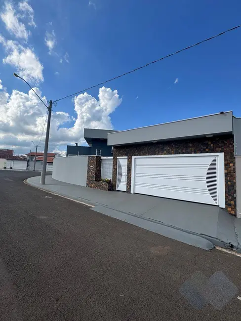 Foto 4 de Casa com 3 quartos à venda em Botucatu - SP
