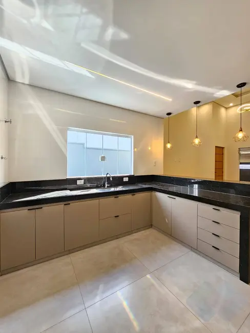 Foto 4 de Casa com 2 quartos à venda, 153m2 em Lívia, Botucatu - SP