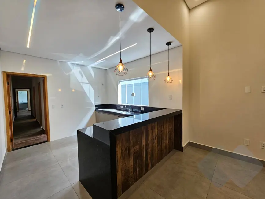 Foto 1 de Casa com 2 quartos à venda, 153m2 em Lívia, Botucatu - SP