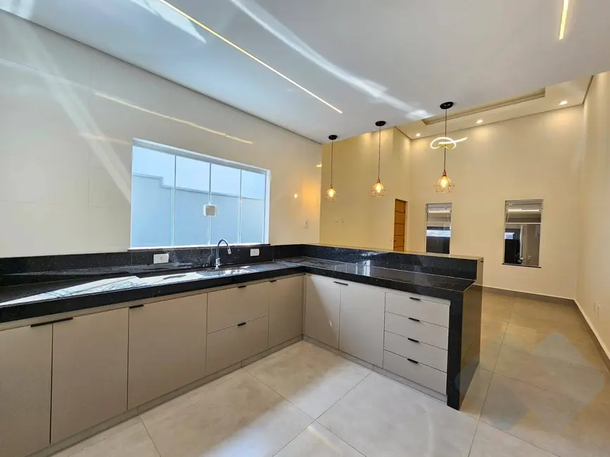 Foto 5 de Casa com 2 quartos à venda, 153m2 em Lívia, Botucatu - SP