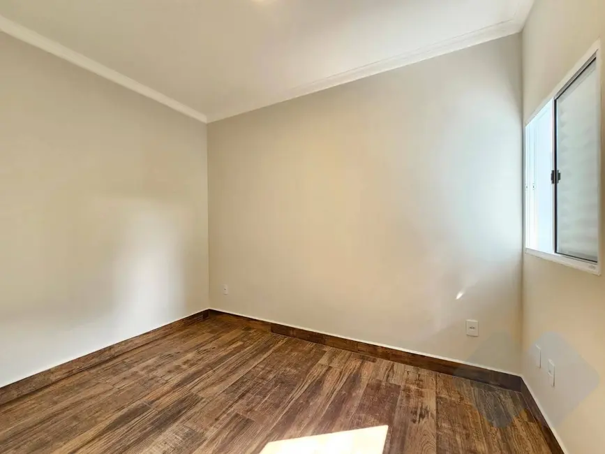 Foto 8 de Casa com 2 quartos à venda, 153m2 em Lívia, Botucatu - SP