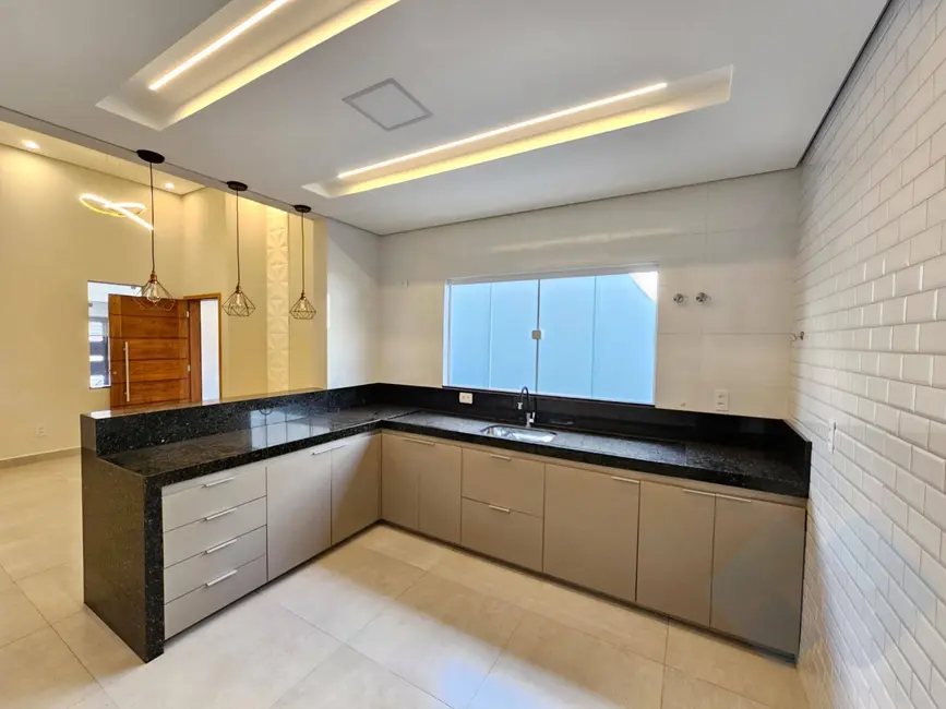 Foto 2 de Casa com 2 quartos à venda, 153m2 em Lívia, Botucatu - SP