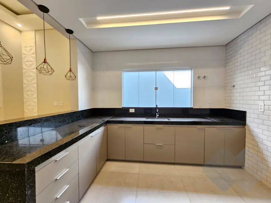 Foto 1 de Casa com 2 quartos à venda, 153m2 em Lívia, Botucatu - SP