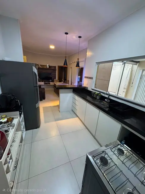 Foto 1 de Casa com 3 quartos à venda, 160m2 em Residencial Lívia I, Botucatu - SP