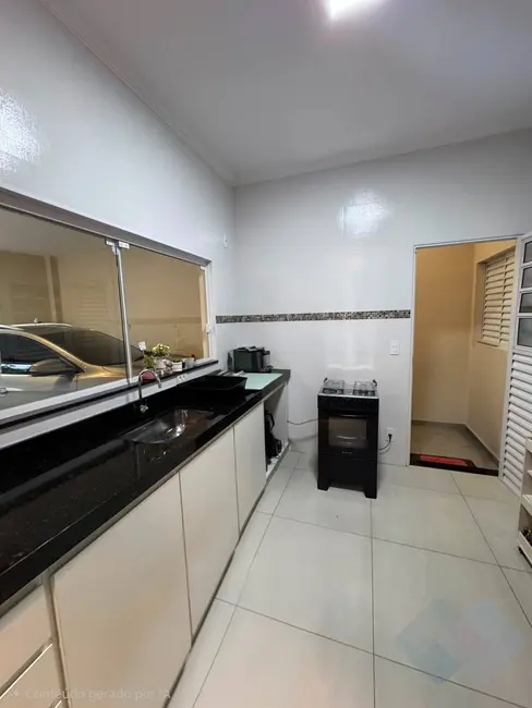 Foto 2 de Casa com 3 quartos à venda, 160m2 em Residencial Lívia I, Botucatu - SP