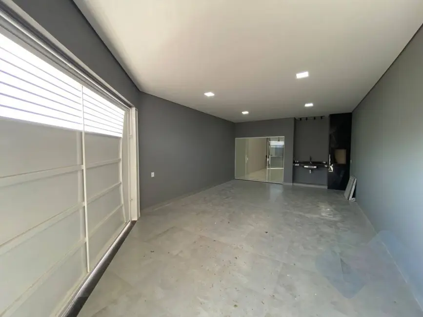Foto 2 de Casa com 3 quartos à venda, 150m2 em Lívia, Botucatu - SP