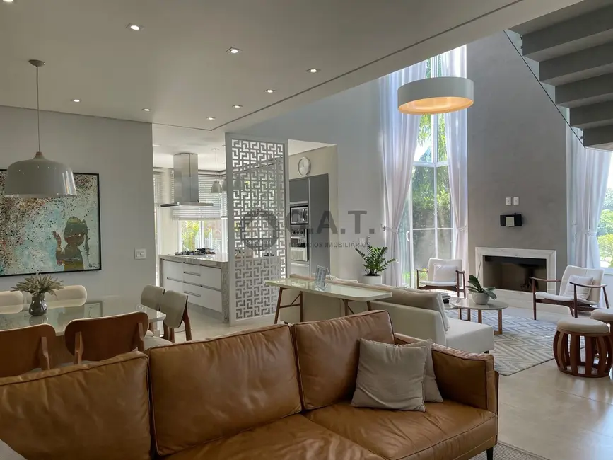 Casa de Condomínio com 2 quartos à venda, 316m2 em Iporanga, Sorocaba - SP - imagem 3 Foto 3 de Casa de Condomínio com 2 quartos à venda, 316m2 em Iporanga, Sorocaba - SP