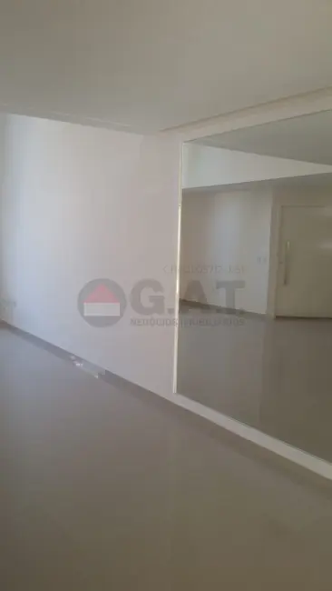 Casa de Condomínio com 3 quartos para alugar, 244m2 em Iporanga, Sorocaba - SP - imagem 5 Foto 5 de Casa de Condomínio com 3 quartos para alugar, 244m2 em Iporanga, Sorocaba - SP