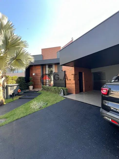 Casa de Condomínio com 2 quartos à venda, 330m2 em Iporanga, Sorocaba - SP - imagem 1 Foto 1 de Casa de Condomínio com 2 quartos à venda, 330m2 em Iporanga, Sorocaba - SP