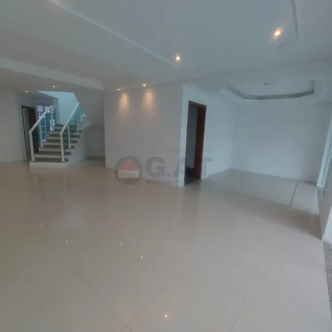 Casa de Condomínio com 3 quartos à venda, 250m2 em Aparecidinha, Sorocaba - SP - imagem 2 Foto 2 de Casa de Condomínio com 3 quartos à venda, 250m2 em Aparecidinha, Sorocaba - SP