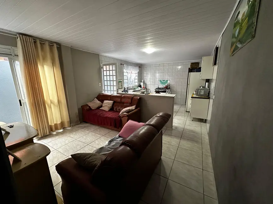 Casa com 2 quartos à venda, 157m2 em Jardim J S Carvalho, Sorocaba - SP - imagem 3 Foto 3 de Casa com 2 quartos à venda, 157m2 em Jardim J S Carvalho, Sorocaba - SP