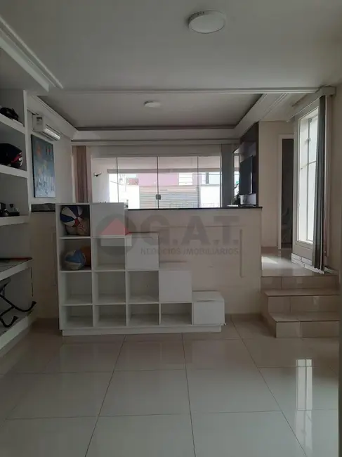 Casa com 3 quartos à venda, 160m2 em Jardim Santa Rosália, Sorocaba - SP - imagem 3 Foto 3 de Casa com 3 quartos à venda, 160m2 em Jardim Santa Rosália, Sorocaba - SP