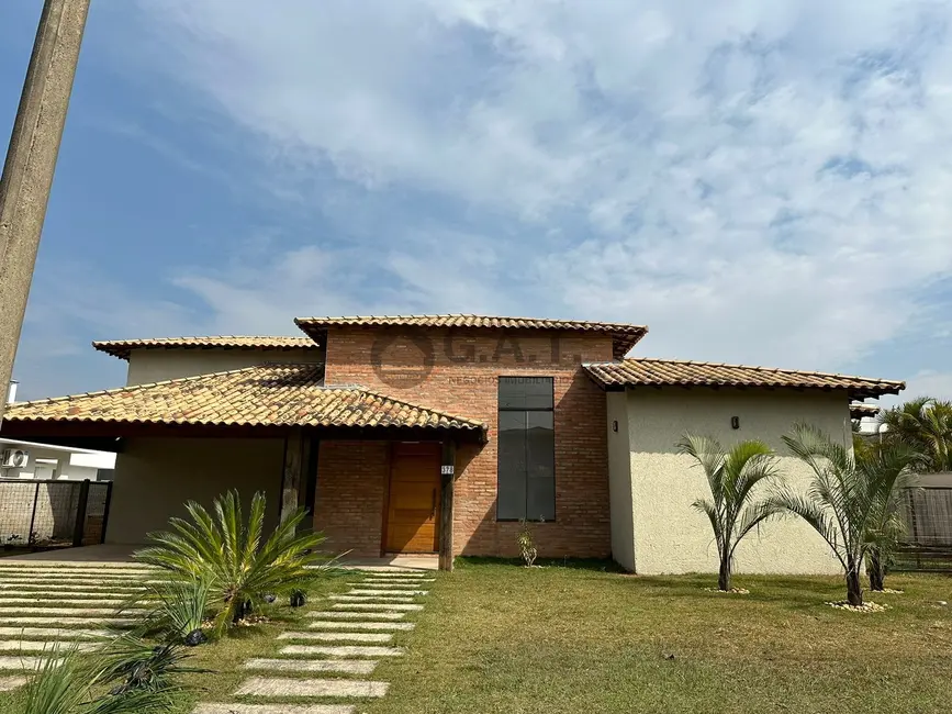 Foto 1 de Casa de Condomínio com 3 quartos à venda, 276m2 em Aracoiaba Da Serra - SP