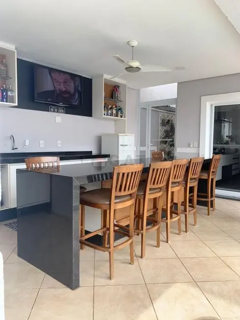 Casa de Condomínio com 3 quartos à venda, 220m2 em Iporanga, Sorocaba - SP - imagem 3 Foto 3 de Casa de Condomínio com 3 quartos à venda, 220m2 em Iporanga, Sorocaba - SP