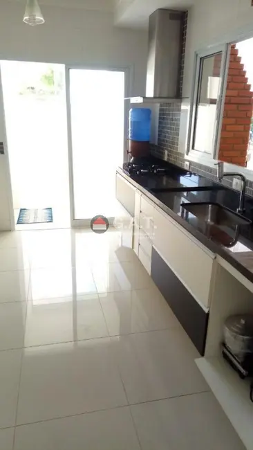 Foto 9 de Casa de Condomínio com 3 quartos à venda, 220m2 em Vossoroca, Votorantim - SP